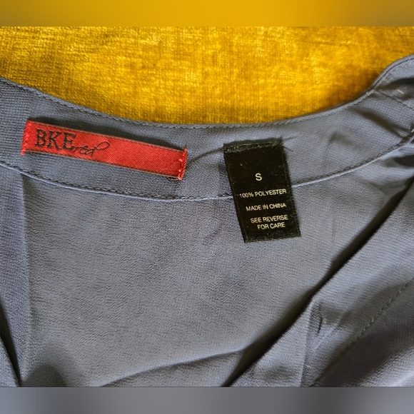 BKE red Chiffon Shirt - Picture 2 of 3